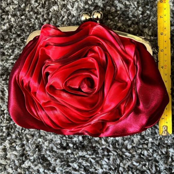 Red clutch purse - Picture 2 of 4